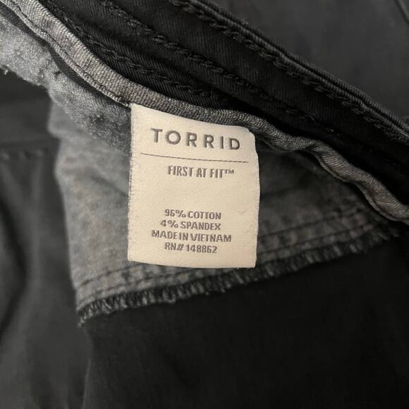 TORRID Plus Size 28 Twill Military Cargo Shorts Dark Cotton Blend - Picture 7 of 13